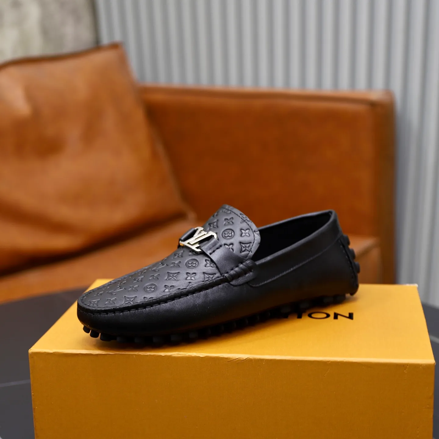 Ex-factory price: 480💰【LV】Louis Vuitton ⚠️High-end men’s driving and pedal series ⚠️38-44 (customized for 45) ⚠️All original cowhide leather! Thick and soft! Made entirely of calfskin lining! The latest non-slip beanie sole! Three-dimensional package technology! Fashionable and classic! Handicrafts! Original high quality! Feel free to compare!